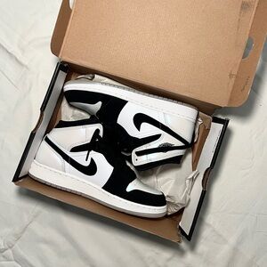 Nike Air Jordan 1 Mid Diamond White Sneakers
